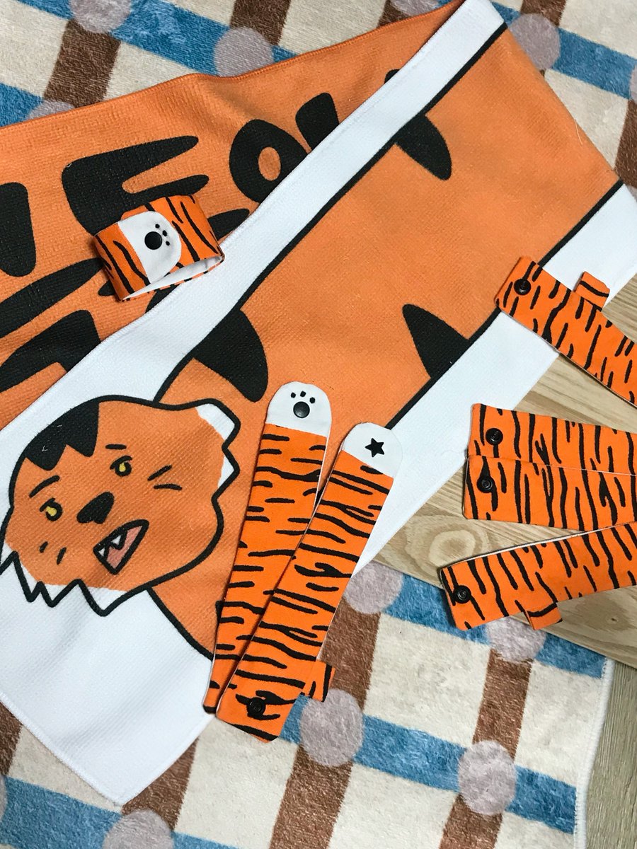 ooo_soo00's tweet photo. 슬로건 홀더 만들기 🐯🐯 https://t.co/8OVevkV37Z