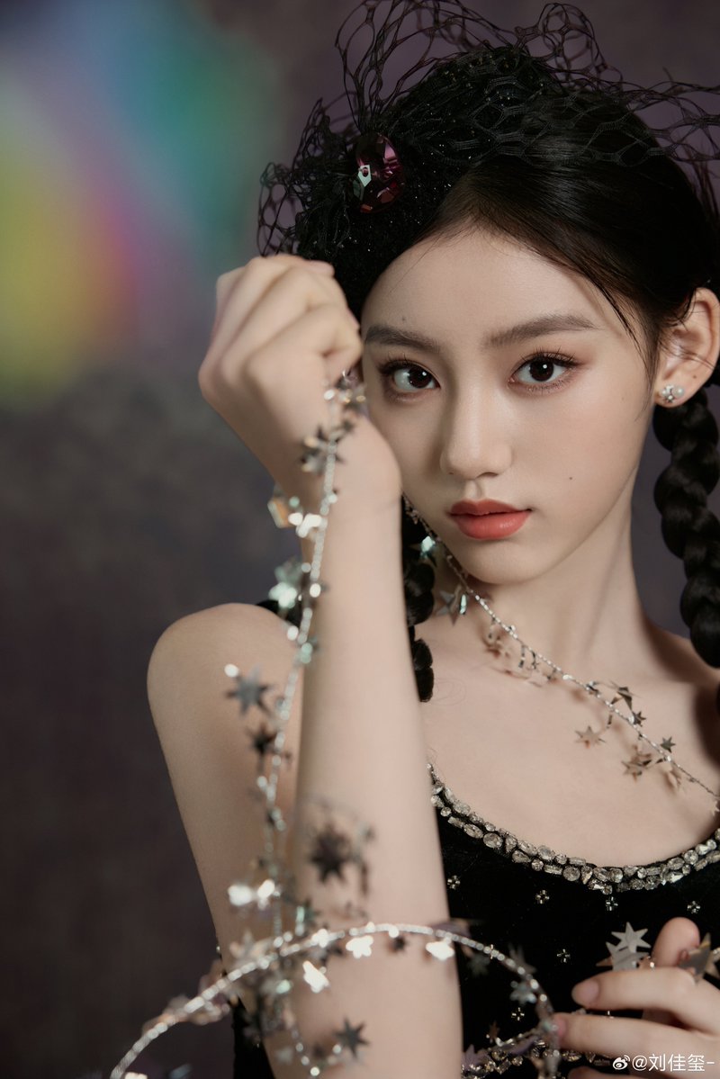 #明星 #明星意淫 #美腿 #意淫 #意淫网红 #意淫美女 #性感 #尤物 #诱人 #Beautifulwoman #Chinese #Beauty #明星合成 #冷门女星 #骚货 #母狗 #反差 #婊子
最近很火的一个小花，有没有喜欢的