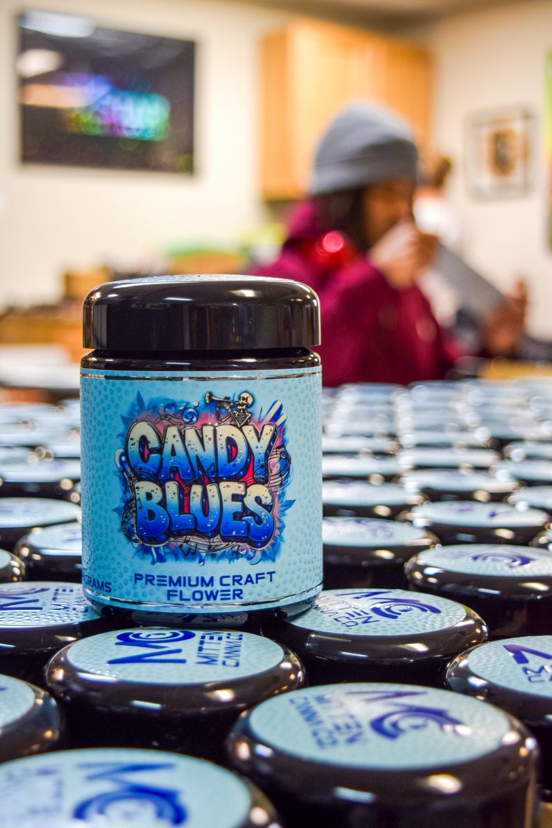 TreeStreetPKG's tweet photo. Shoutout to @mittencannaco for trusting us again for this reorder, and to Maurice for placing each label with precision and care. This raised UV texture is doing what it does best—adding shine, texture, and that “pick me up off the shelf” effect. .
#treestreetpackaging #printshop https://t.co/aYKG7zNeLk
