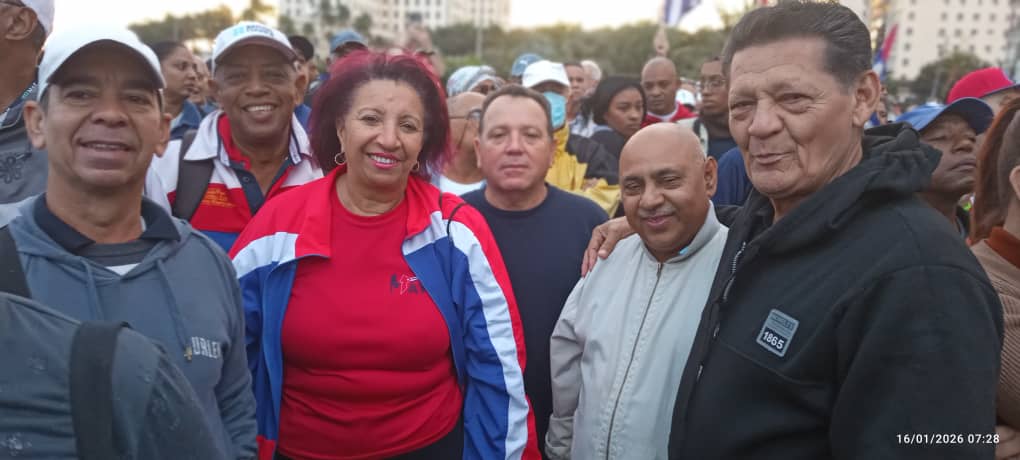 CUBAPEL's tweet photo. #CubapelPresente junto a otras empresas del Grupo Empresarial de la Industria Química en la Marcha del Pueblo Combatiente, en apoyo al hermano pueblo de Venezuela.
#CubaConVenezuela
#ManosFueraDeVenezuela https://t.co/KgUhIU306n