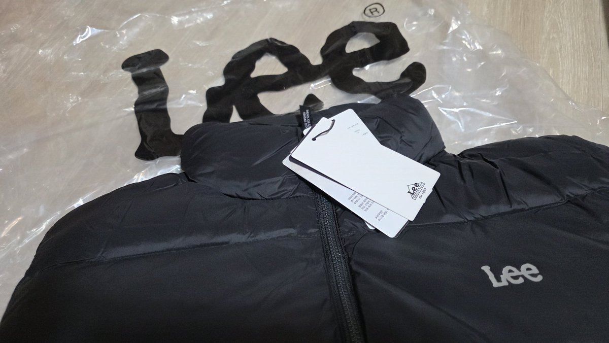 샤갈 저 10만원 이상 샀는데 재민네컷이랑 스티커 안보내주셨어요!!!!!!!!!!!!!!!!!😢🥲😢🥲😢🥲😢