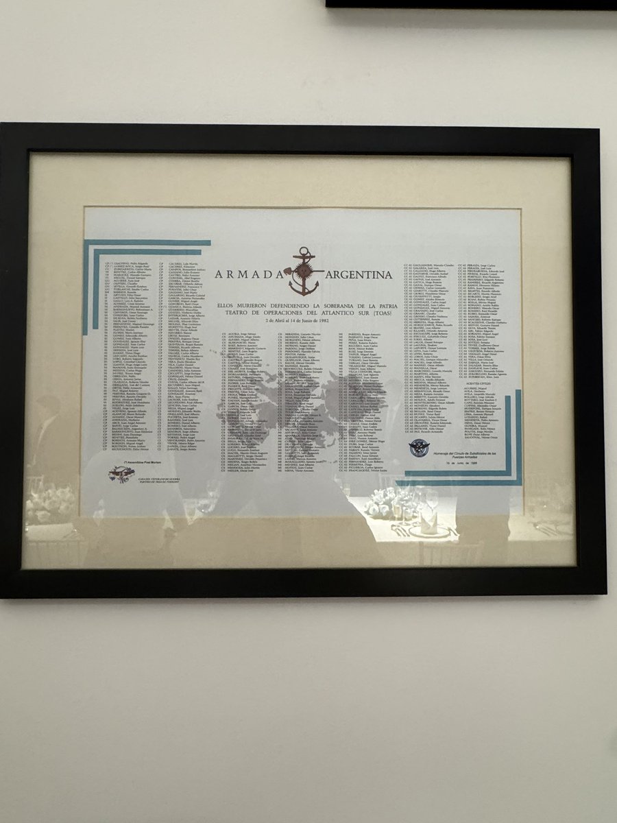 En la Embajada Argentina en China, el salón principal lleva con orgullo el nombre “Héroes de Malvinas” y honra a nuestros 649 héroes caídos. Agradecemos profundamente al Embajador Marcelo Suárez Salvia por mantener viva su memoria y proyectar su legado en cada espacio de