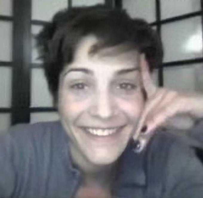 goldrushhie's tweet image. agr uma piada: era showgirl