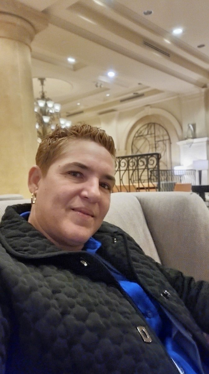 I’m always studying spaces... how proportion, columns, lighting, and material choices shape the way a room makes me feel.
Great real estate is built and designed with purpose. ❤️🏠🌲