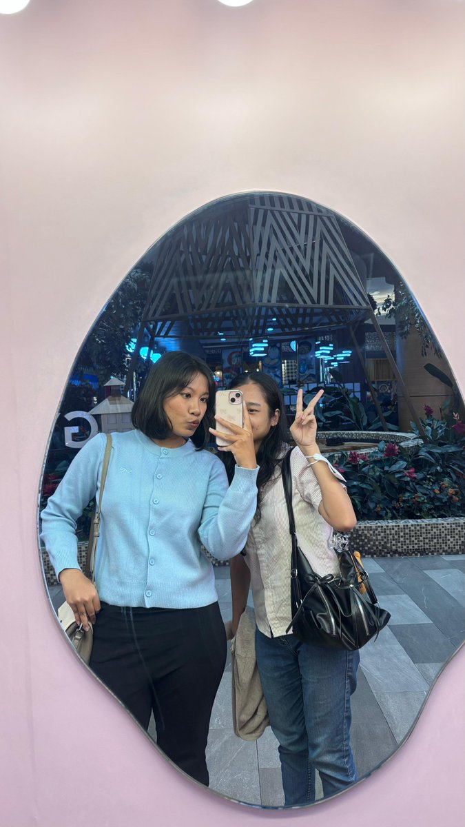 kyukecil's tweet image. bersama cwk juyo kiw @juyolovs

frame cantik thanks to @ohmymy333 @bucinjichangmin 💐💗 #JYUFLORE_29th (hbd lagi juyo)