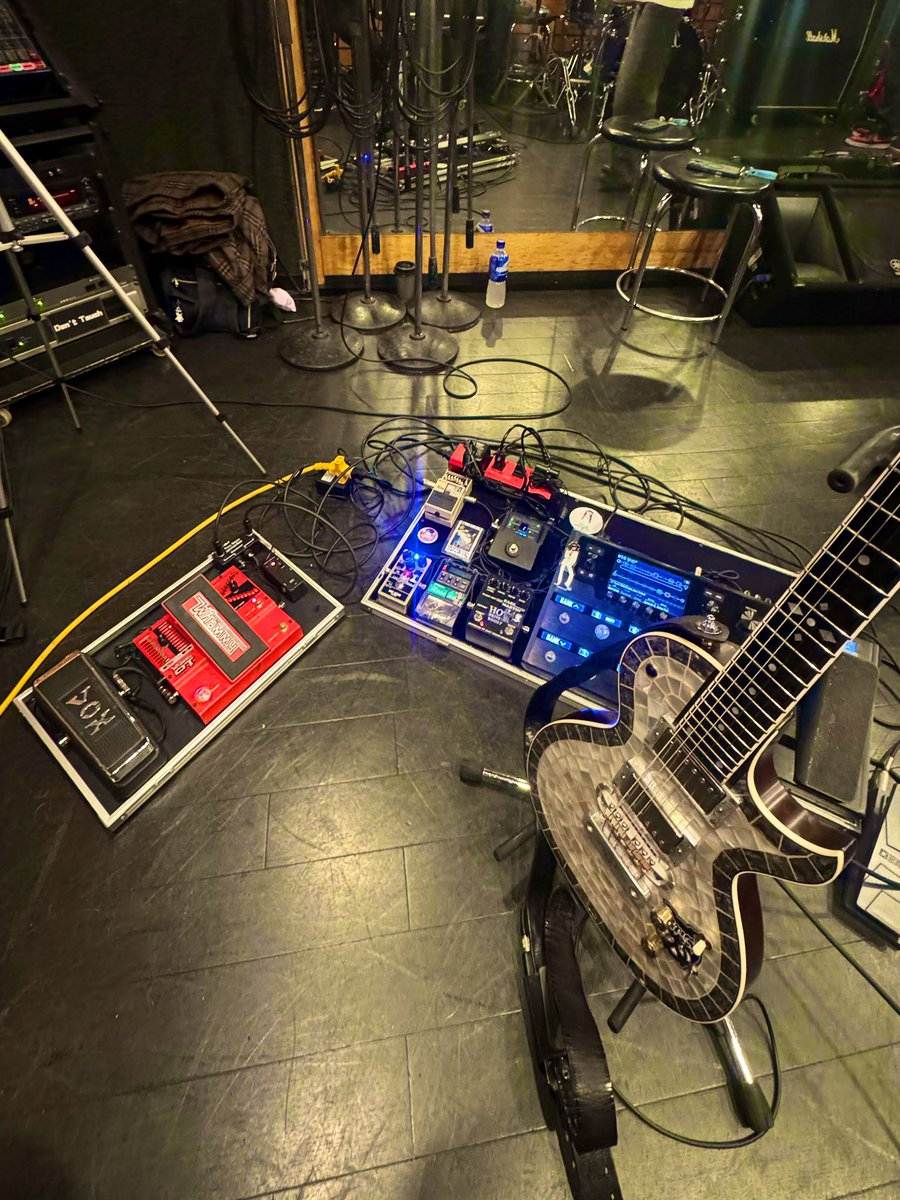 新年初スタジオ
ペダル系をボードで分けたけど
スイッチング大変やな

#エフェクターボード