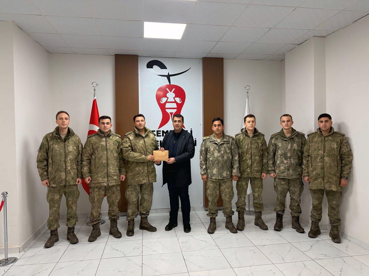 Şemdinli Kaymakamlığımızın düzenlediği Kaymakamlık Kupası Voleybol Halk Turnuvası’nın final maçında birincilik ödülünü kazanan;  

Ordumuzun kahraman personeli, 34. Hudut Tugay Komutanlığı’na bağlı “Hudut Kartalları” takımımızın kazandığı hediyeleri, belediyemiz aracılığıyla