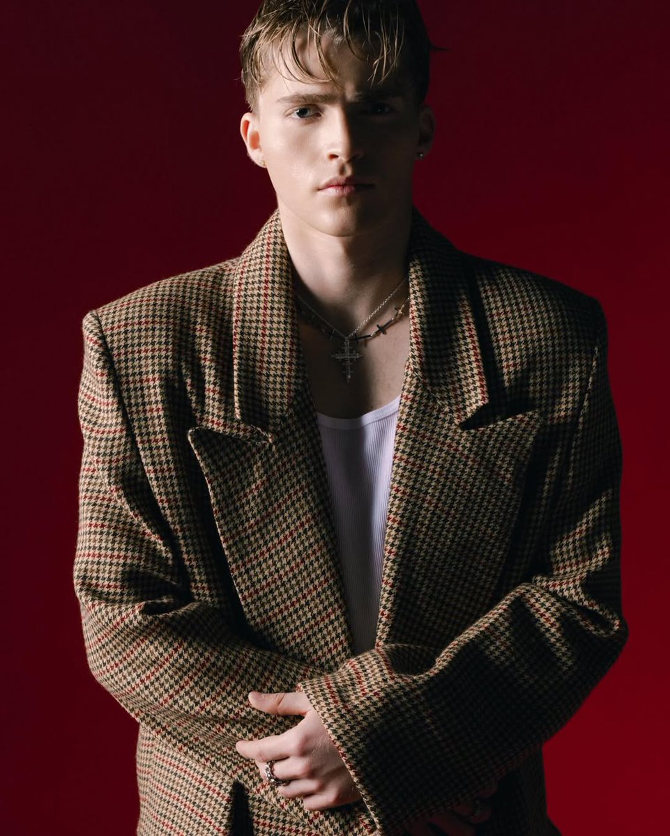 gabiersperu's tweet image. [160126] Gabi para @/svengoamilano vía Instagram.

"GABI wearing the UNHOLY Necklace in Willy Chavarria"

🔗: instagram.com/p/DTkiEsSCqi8/… 

Recuerden dejar sus likes y comentarios ❤️

#GabiBermudez #SantosBravos 
@santos_bravos