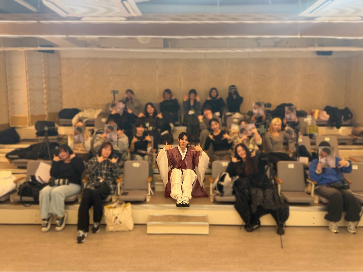 jjang_ddong_ggo's tweet image. #260126_팬싸인회

우 ~̆̈ 금요일에 시간 어때요오 🎶
금요일에 보니깐 더 오래 본 느낌이 ! (의도한거)
팬싸템도 정말 알차고 알콩달콩한
시간이였던거 같습니다 ~̆̈ .~̆̈
또또의 기운으로 오늘 부적 !
대단한 효과를 가져오기를 바라며 사랑듕 💗

#장동우 #jangdongwoo #sway