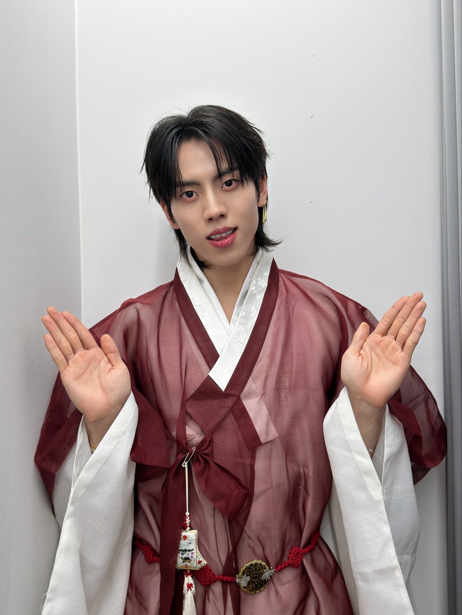 jjang_ddong_ggo's tweet image. #260126_팬싸인회

우 ~̆̈ 금요일에 시간 어때요오 🎶
금요일에 보니깐 더 오래 본 느낌이 ! (의도한거)
팬싸템도 정말 알차고 알콩달콩한
시간이였던거 같습니다 ~̆̈ .~̆̈
또또의 기운으로 오늘 부적 !
대단한 효과를 가져오기를 바라며 사랑듕 💗

#장동우 #jangdongwoo #sway