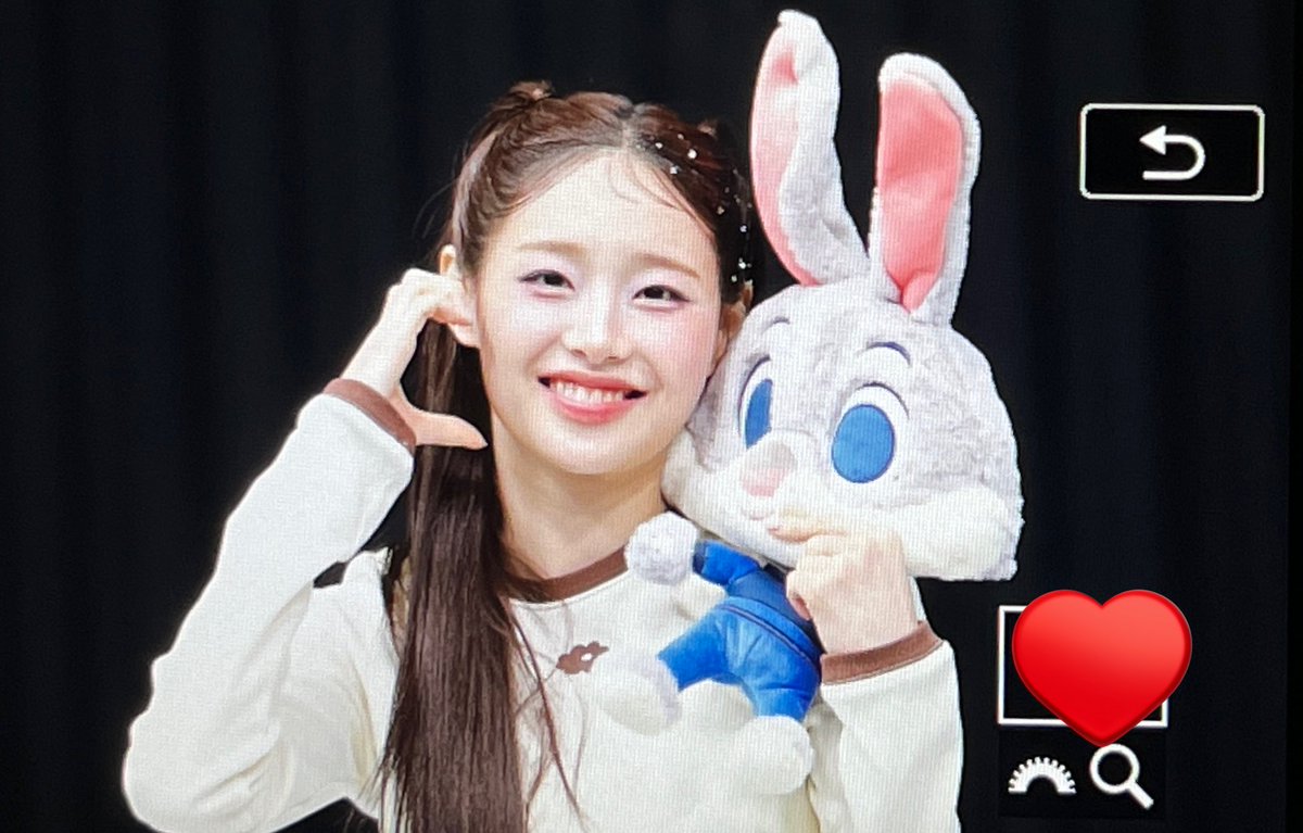 Chuu1O2O's tweet image. 260116 위드뮤 팬싸 pre

아기주디곤쥬님 🐰🪽

#츄 #chuu #김지우 #엑소마이사이버러브 #XOMyCyberlove