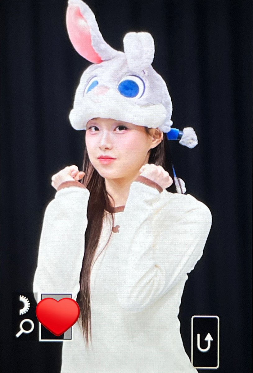 Chuu1O2O's tweet image. 260116 위드뮤 팬싸 pre

아기주디곤쥬님 🐰🪽

#츄 #chuu #김지우 #엑소마이사이버러브 #XOMyCyberlove