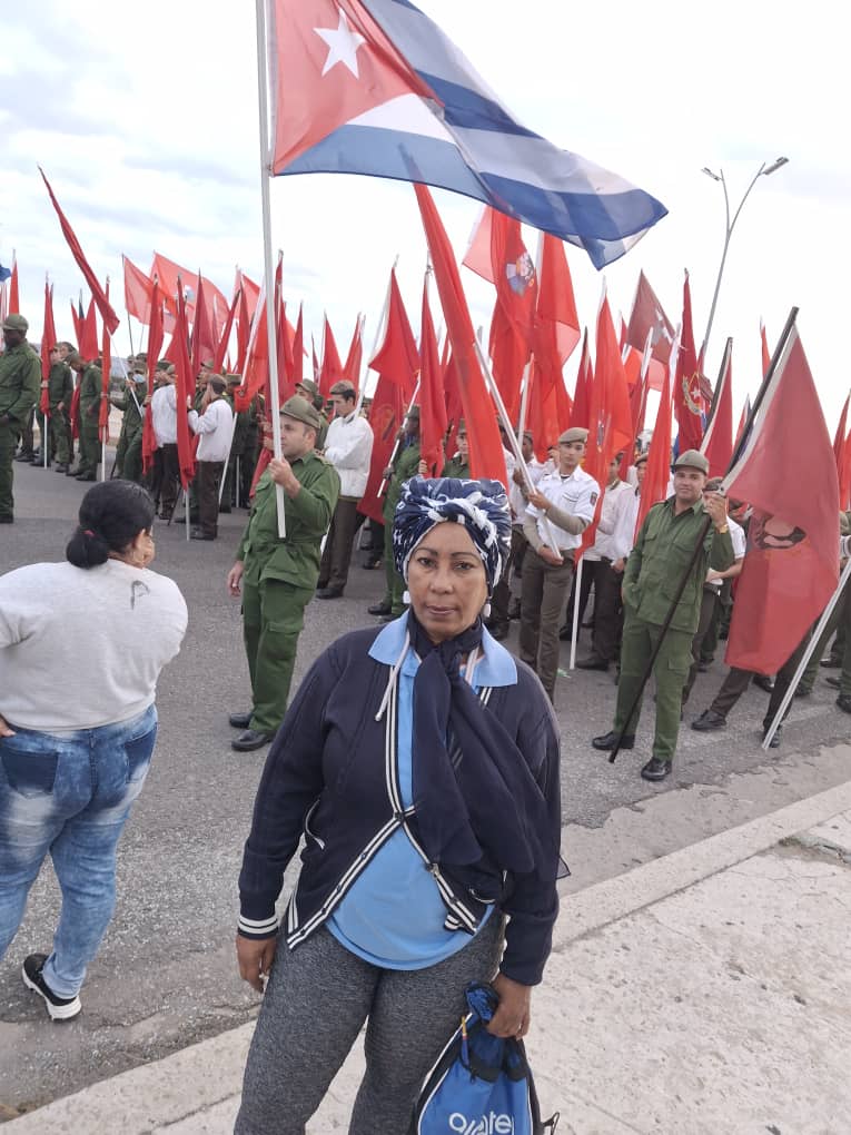 etecsa_dvpe's tweet photo. Junto al publo de la capital los trabajadores de la @etecsa_dvpe rindieron tributo a los 32 caidos en combate 🇻🇪🇨🇺 #Honor https://t.co/gkvMo7MZMZ