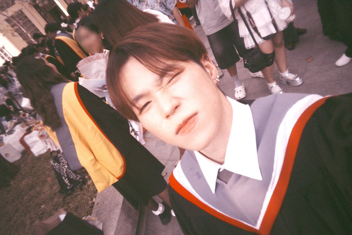 Mon0u0's tweet photo. Euro mode #EURO_ZOLAR 
#EuroGraduationDay https://t.co/XLztprarnf
