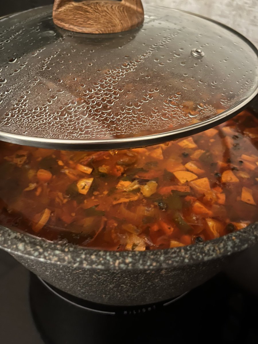 offsoff's tweet image. Заебашил 6 литров солянки. Прощайте.