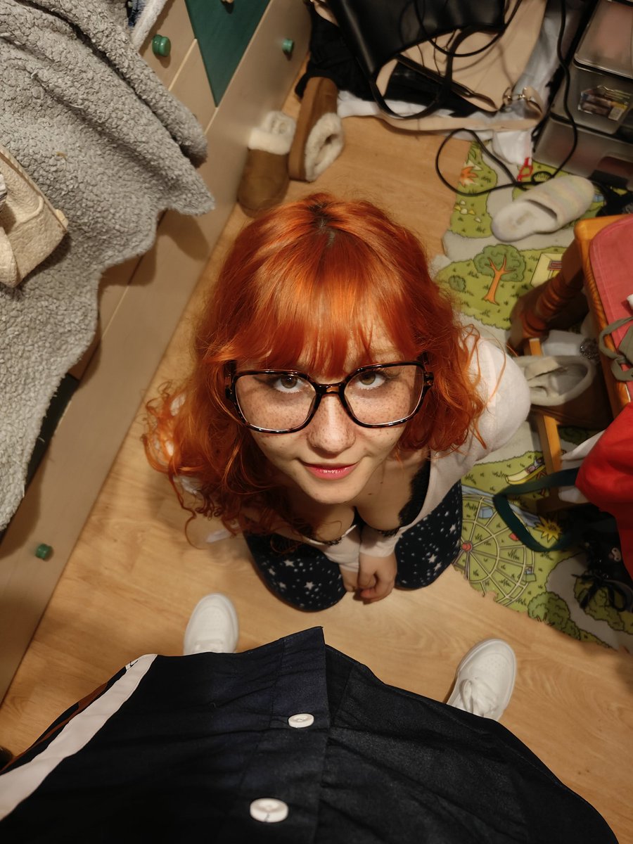 Nuevo pack con uno de mis seguidores donde me pone en 4 totalmente expuesta de culito y coñito y se aprovecha de mi 

Only fans:
onlyfans.com/scarletdiamond…

Nuevo grupo Telegram:
t.me/FoxyScarlettMo…