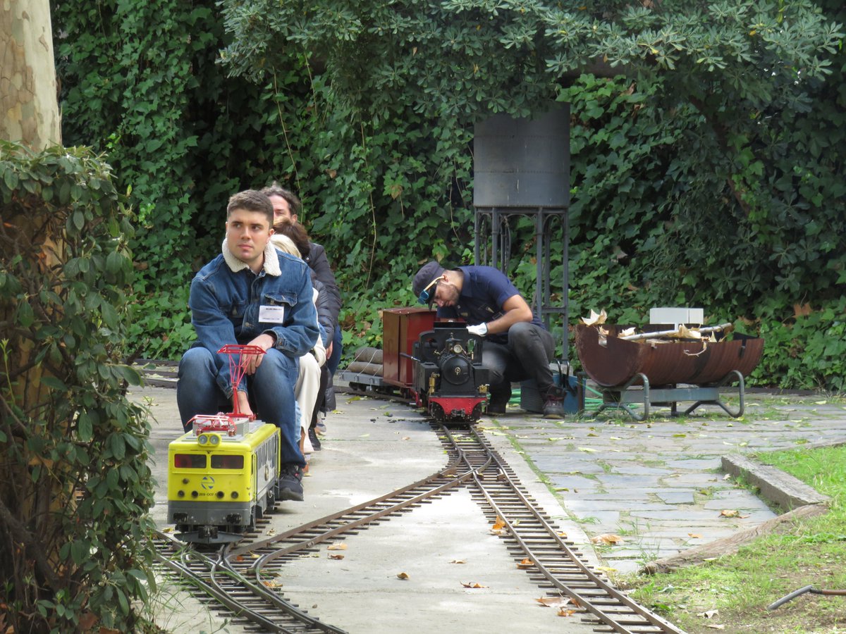 #FindeSemana en el museo 🛤️🚂🚉

🗓️ S (17) y D (18)

📌 Visitas de cine, talleres familiares, teatro infantil, trenes de jardín, exposiciones temporales...

¡Os esperamos! 😊

ℹ️ museodelferrocarril.org/comunicacion/n…