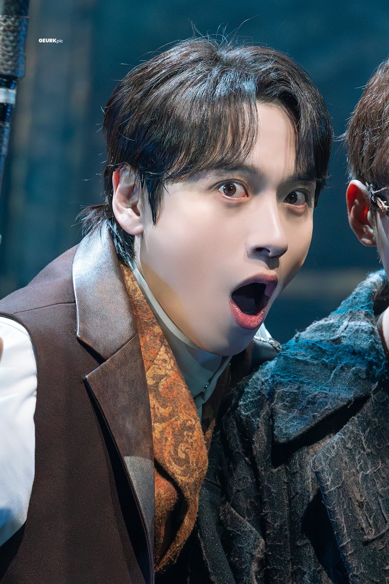 260116 은하철도의 밤 스페셜 커튼콜
M2. 우리가 사는 세상

지금부터 넌 이제껏 어디에서도
들을 수 없었던 이야기들을 듣게 될 거야!

캄파넬라 役 #윤승우