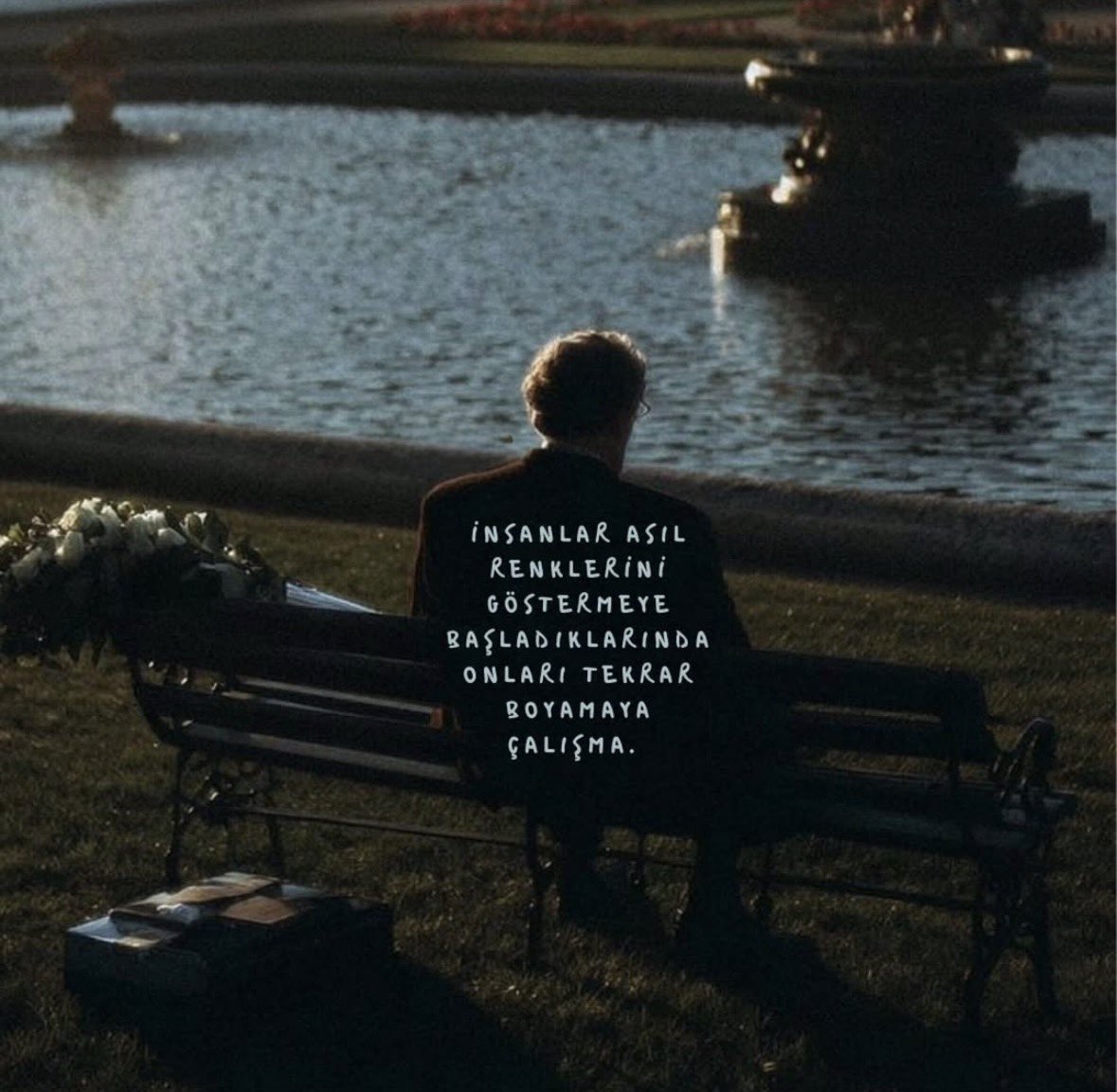 bytheaway's tweet image. “insanlar asıl renklerini göstermeye başladıklarında onları tekrar boyamaya çalışma.”