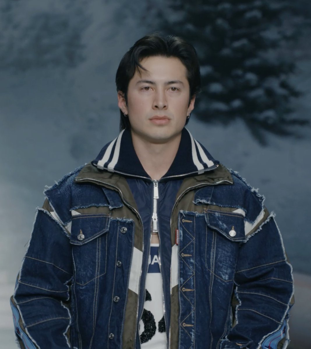 powvenie's tweet image. NADIE LA VIO TANTO COMO JACOB DYLAN CUANDO HUDSON FUE SU MESERO EN SU ANTIGUO TRABAJO