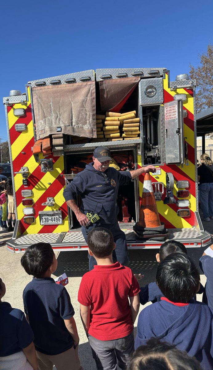 TseCougs's tweet photo. Thank you @HoustonFire @FirefightersHOU for the hands-on experience. You have inspired many of our Cougars @KennedyCougs to be future firefighters. #CareerDay #CollegeAndCareer #YourFutureIsBright https://t.co/8osx0acIPA
