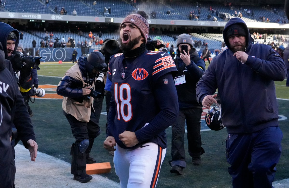 davebfr's tweet image. We’re giving away 2 tickets to the Bears-Rams Playoff game!

TO ENTER: Like this tweet and follow me,
@itsfickybaby, @JAYChi_Bears, @bearszn  and @bfr_pod!

🎟️ Seats: Section 352, Row 23.

Winner announced TOMORROW at 7:00 CST.
Good luck! Additional entries BELOW 🐻⬇️