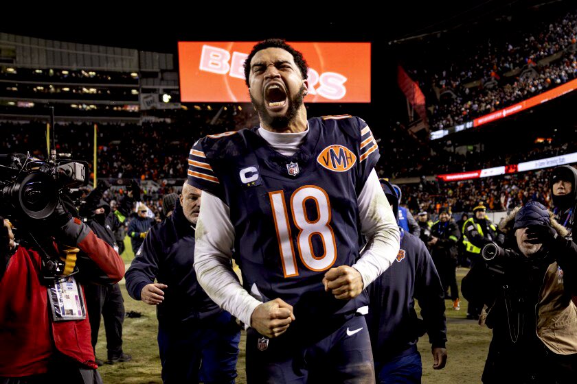 bearszn's tweet image. WE’RE GIVING AWAY TWO TICKETS FOR BEARS VS RAMS. GOOD LUCK EVERYONE. 🐻⬇️