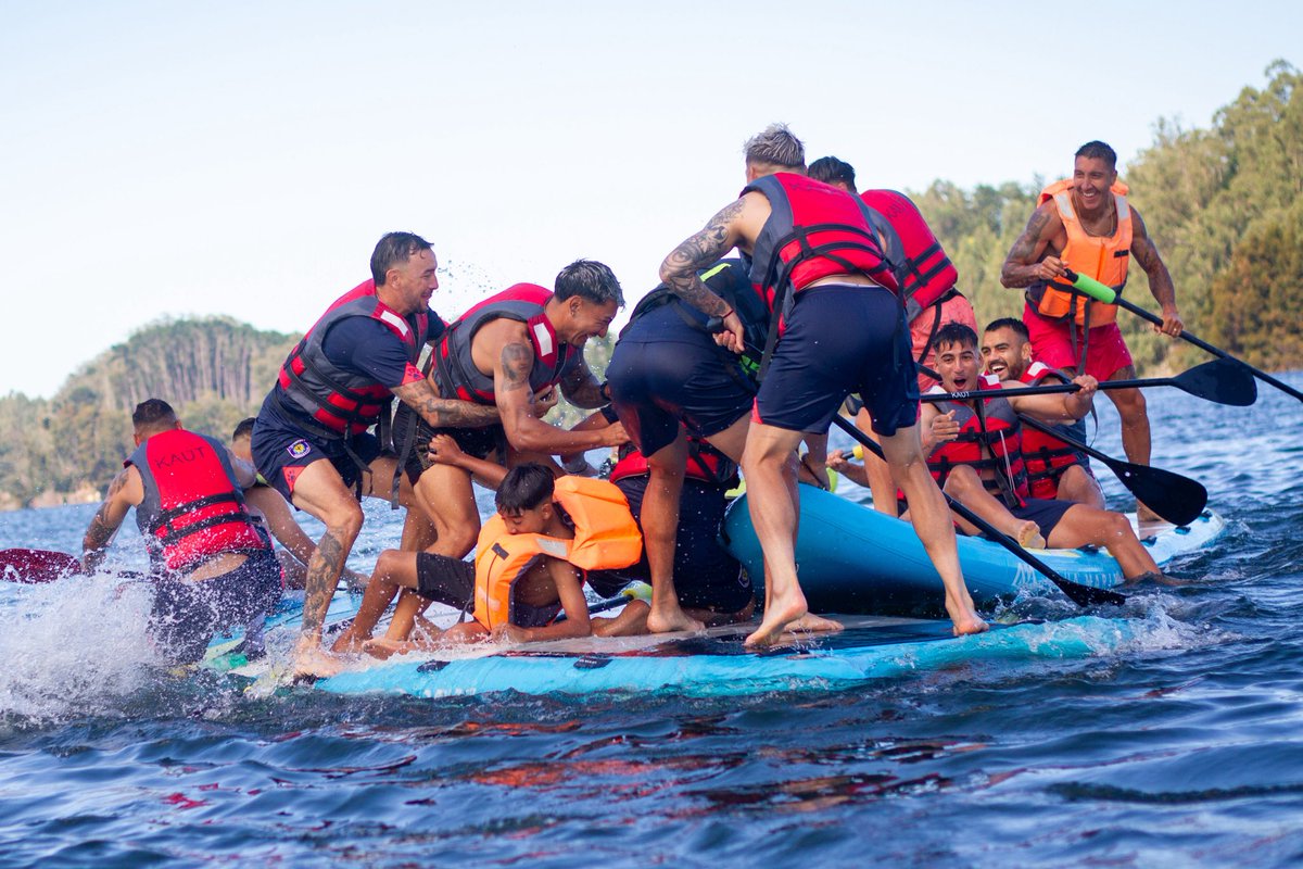 elconce_cl's tweet image. ¡Rugiendo en familia en la laguna! 🦁🌊

#EsoQueNosUne 💜