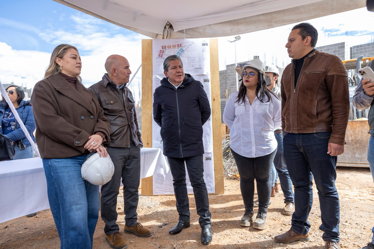 Supervisamos el avance del nuevo complejo de Viviendas del Bienestar, un programa impulsado por nuestra presidenta <a href="/Claudiashein/">Claudia Sheinbaum Pardo</a>. Estamos trabajando para garantizar el derecho a una vivienda digna para familias de bajos ingresos. Estos proyectos se edifican en la justicia social.