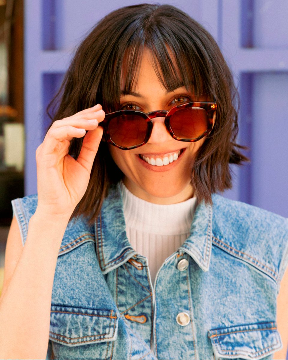 🕶️ Descubre Charly Therapy en #Bisutex2026. 

Gafas vintage reinterpretadas con un toque moderno: formas icónicas, colores únicos y detalles que marcan la diferencia. 

Más de 150 nuevas referencias SS26, con modelos para sol, lectura y niños, todas con protección UV400.