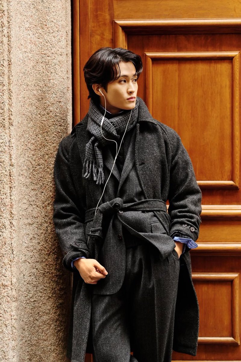 LMKFEED's tweet image. ralphlauren ig thread update with #mark

Singer and songwriter onyourm__ark arrives in Milan wearing Polo Ralph
Lauren.

Tonight, January 16, Ralph Lauren presents his Purple Label and Polo Ralph Lauren Fall 2026 collections.

#RalphLaurenFall26xMarkLee