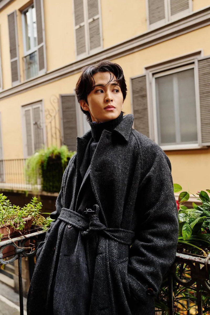 LMKFEED's tweet image. ralphlauren ig thread update with #mark

Singer and songwriter onyourm__ark arrives in Milan wearing Polo Ralph
Lauren.

Tonight, January 16, Ralph Lauren presents his Purple Label and Polo Ralph Lauren Fall 2026 collections.

#RalphLaurenFall26xMarkLee