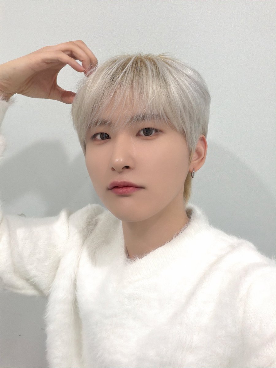 CRAVITY_twt's tweet image. 북극곰아디 이름값 하고 왔다
#우빈