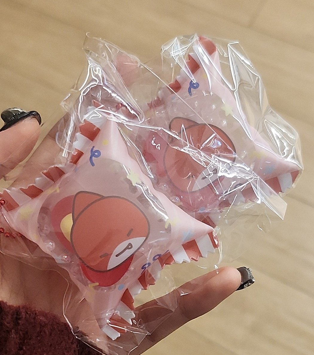 #rt 
라더 키링이 많이 있어서..
알티 추첨 1분 라더 과자키링 드립니도
배송비는 부담해주셔야 해요!!
미개봉 제품으로 캡슐 안에 넣어서 보내드려요❤️
(되팔이 안하실 분만 참여 부탁드립니다..)
- 비계는 안보여서 카운트를 못해요..