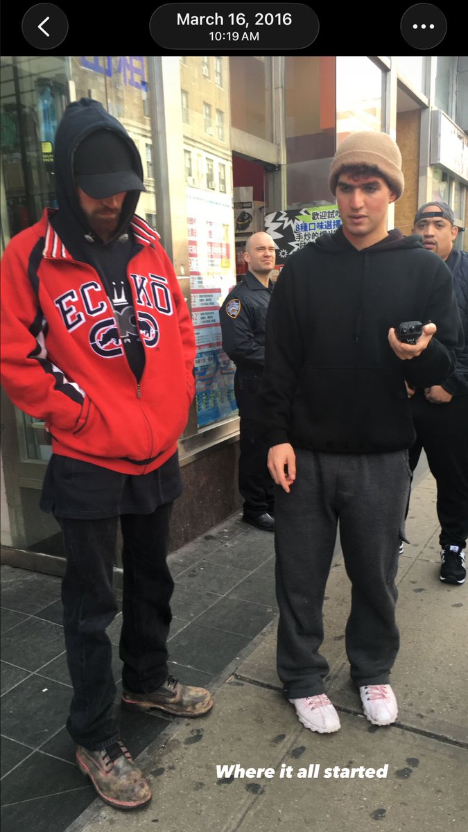 pattinsonphotos's tweet image. Robert Pattinson and Benny Safdie behind the scenes of GOOD TIME shared by costume designer Miyako Bellizzi.