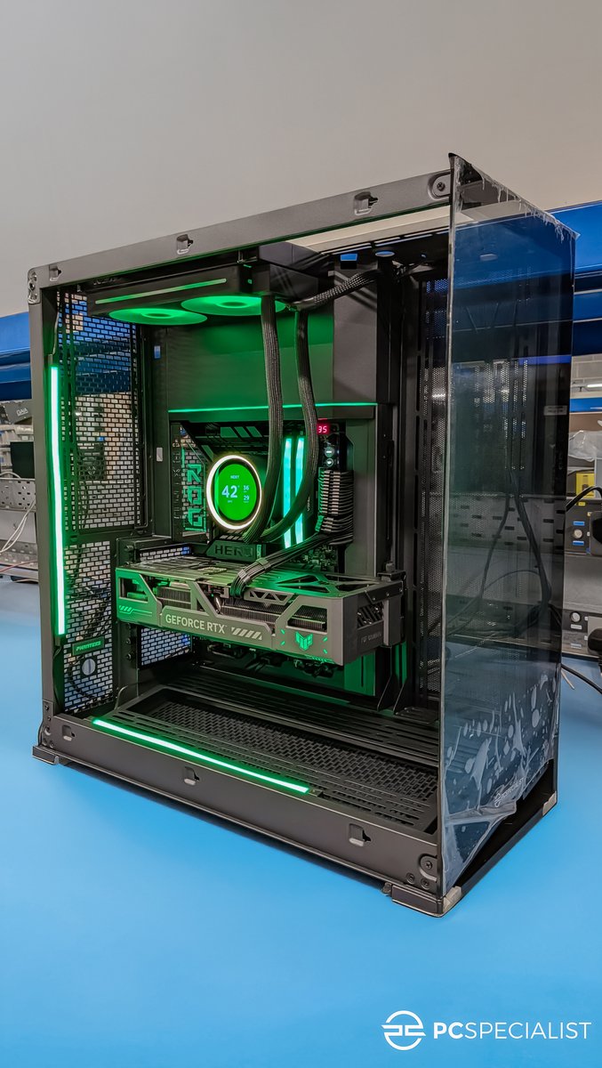 PCSpecialist's tweet image. Let's end the week with some more customer build images 👀