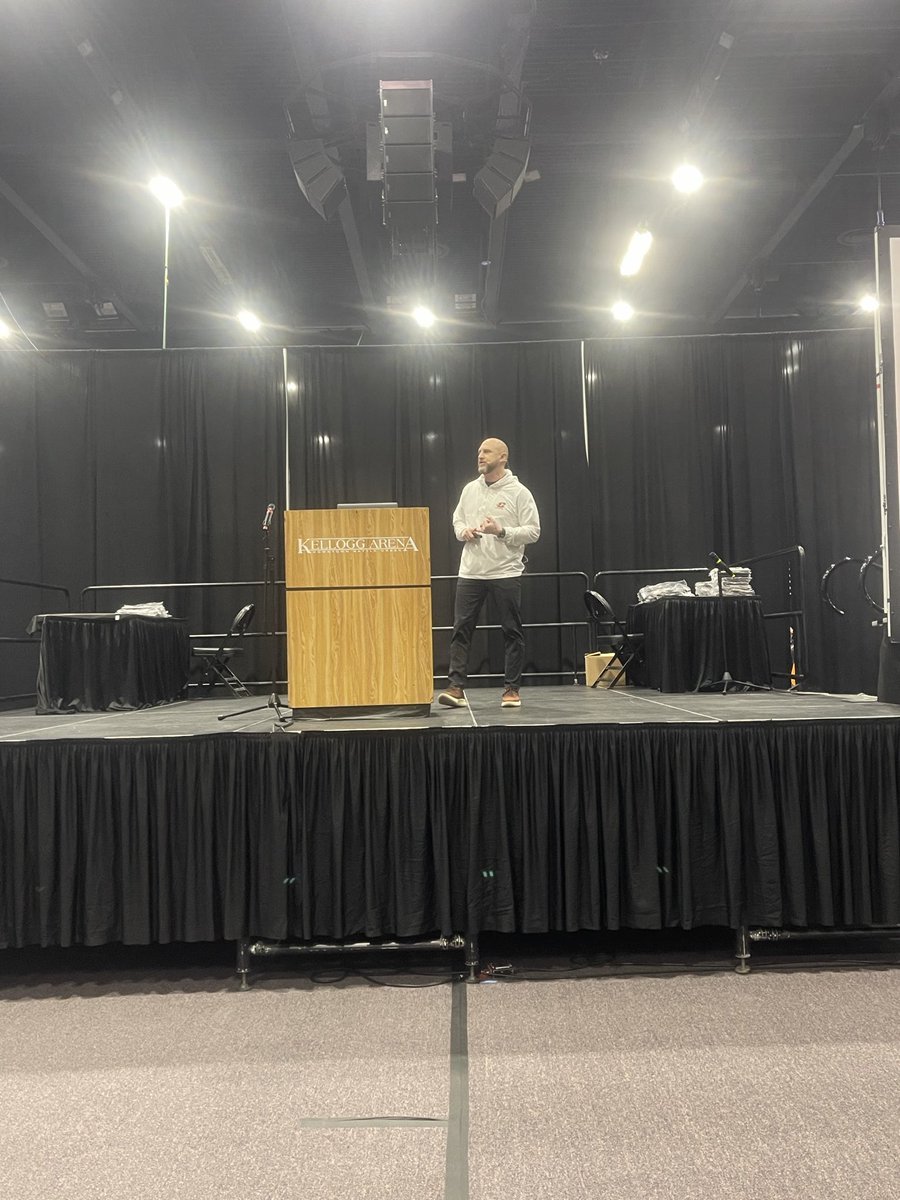 Great presentation from <a href="/CoachDrinkall/">Matt Drinkall</a> firing up the crowd this morning.  Yes pun intended <a href="/CMU_Football/">Central Michigan Football</a> #Back2theCreek