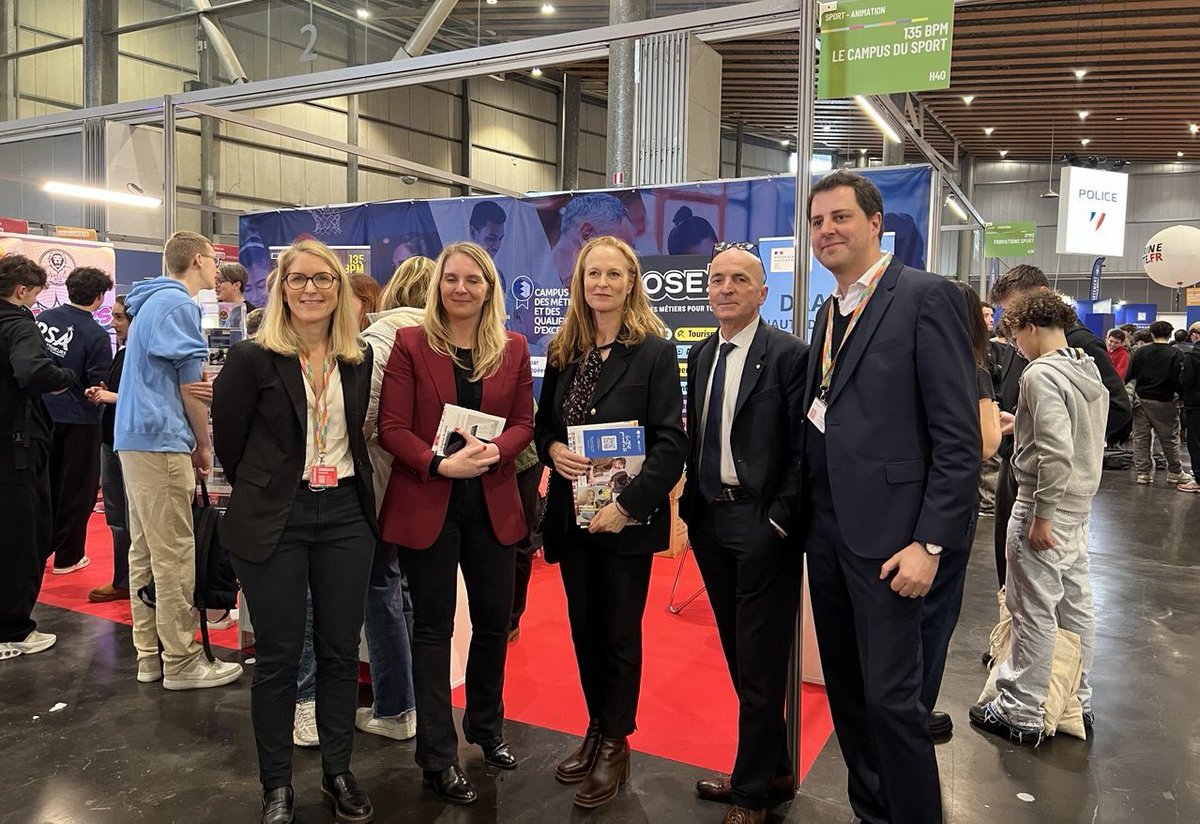 VSpillebout's tweet image. #LILLE #SALONÉTUDIANT 
Cet après-midi, j’étais au Salon de l’Étudiant à Lille Grand Palais 🎓
L’occasion d’échanger avec les représentants des écoles et universités de Lille et de la métropole, autour du quotidien des étudiants, de leurs parcours et de leurs attentes :…