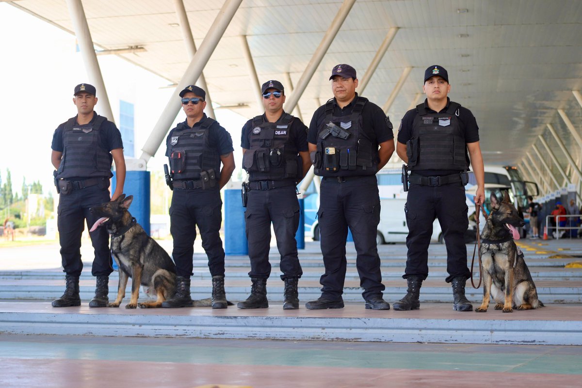 Estos operativos continuarán de manera sostenida en toda la provincia, en terminales y puestos carreteros, como parte de las acciones preventivas para fortalecer la seguridad y combatir el narcotráfico.

#NeuquenSegura