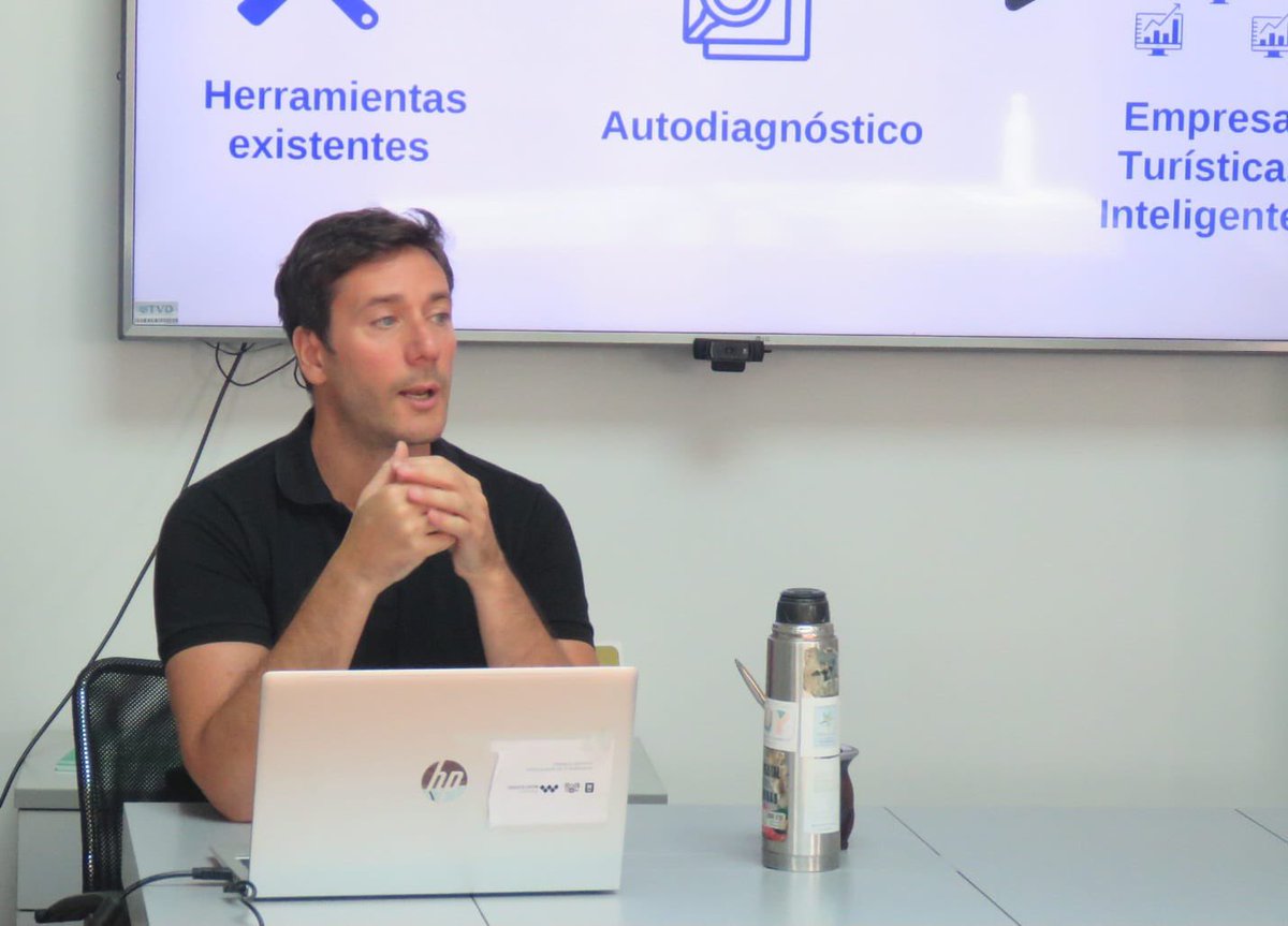 🗺️🤝 Gestión turística planificada y desde los territorios

Cuatro pasantes de la Lic. en Turismo de la <a href="/Udelaruy/">Universidad de la República</a> se incorporaron esta semana al trabajo en los municipios.

Desde <a href="/DescubriMvd/">Descubrí Montevideo</a> priorizamos el trabajo participativo y la revalorización del patrimonio local 🏛️✨