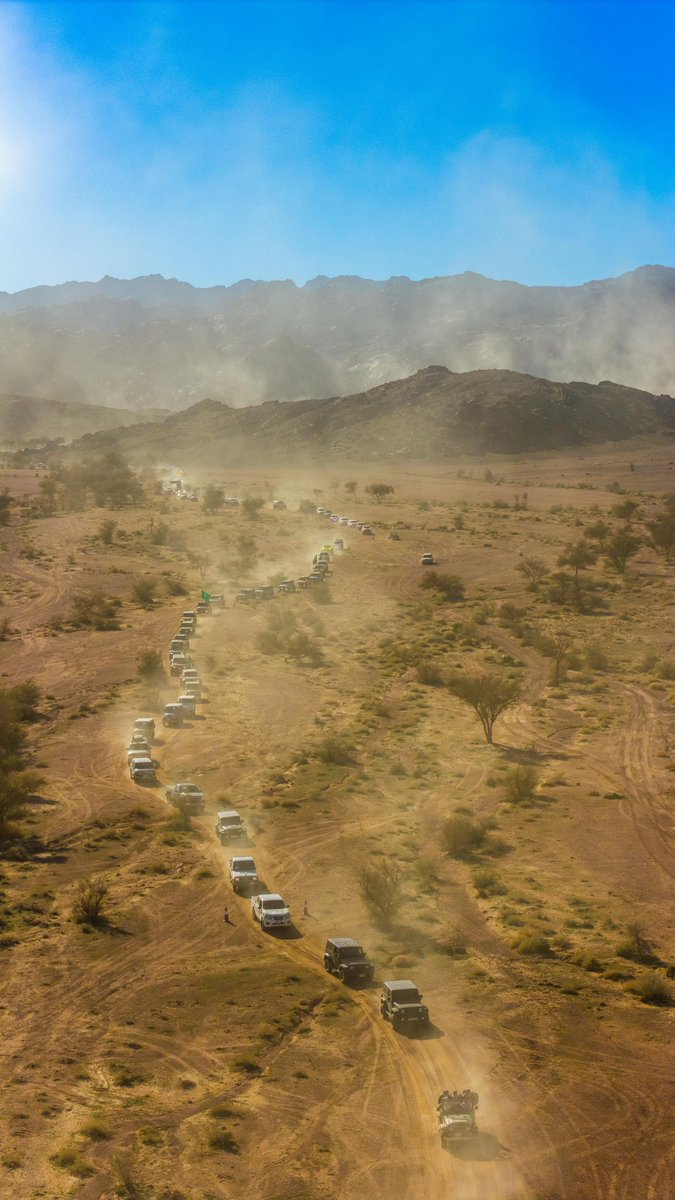 * إنجاز عالمي 

برعاية صاحب السمو الملكي الأمير عبدالعزيز بن سعد بن عبدالعزيز أمير منطقة حائل، تحقق إنجاز عالمي بتسجيل أكبر مسيرة برية لسيارات الدفع الرباعي في العالم في موسوعة غينيس للأرقام القياسية وتم تكريم أمانة منطقة حائل تقديراً لدورها المتميز وجهودها البارزة في إنجاح الحدث