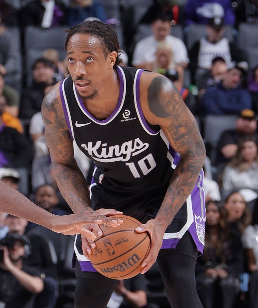 TheDunkCentral's tweet image. The Clippers have discussed a trade that would land them DeMar DeRozan and Keon Ellis in exchange for John Collins, per @MikeAScotto 

“In fact, the Kings had exploratory conversations on a trade involving DeRozan and Ellis for Clippers forward John Collins and another small…