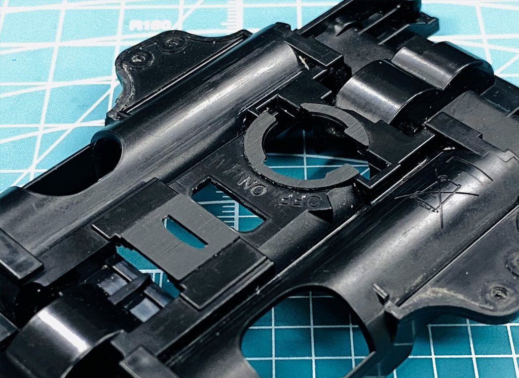 SIGWORKS_GARAGE's tweet image. 【新商品 / 先行販売】
MEシャーシ底面をフラットに仕上げる！MEフラットサンダーをリリースしました。
昨年12月からMEシャーシを改造＆走りこんだSIGが提案するMEシャーシ専用治具の第1弾！
23mm以下のタイヤを装着する際に必須改造となるシャーシ裏の加工をサポートします。
onlineshop.sig.works/item-detail/18…