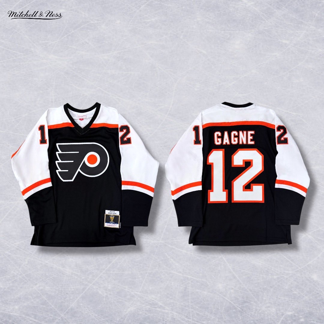 MNFlagshipStore's tweet image. "WE GOT A GAME 7"

Game 6. Overtime. 2004 Eastern Conference Final.

Roenick sets it up. Gagne ends it to force a game 7. 

The @mitchell_ness  @NHLFlyers 2003-2004 Jeremy Roenick and Simon Gagne Home Jerseys. Releasing tomorrow in store 1/17 at 10am EST!