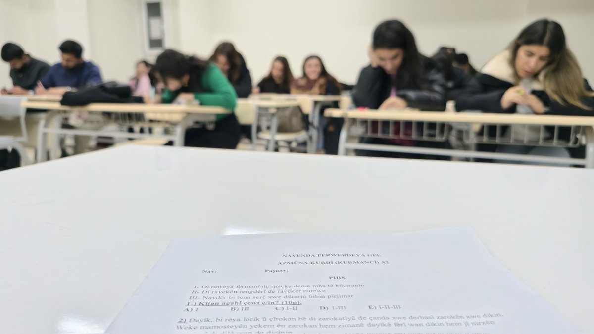 Kursa me (Kurdî-Kurmancî A2) bi azmûna îro xilas bû. 

Em ê dewam bikin..
#Kurdî
#Hezex