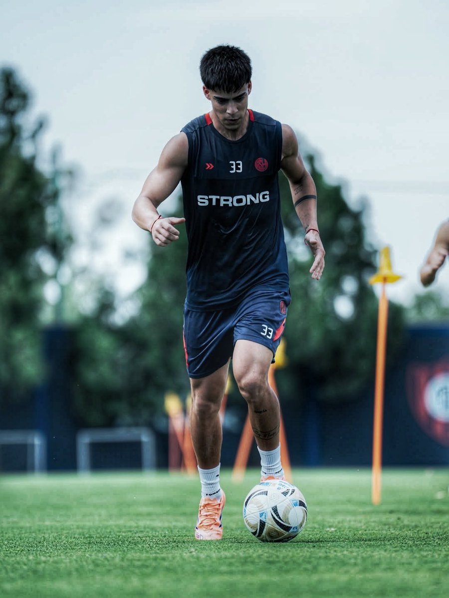 DebateSL's tweet image. “Quiero que se me empiece a conocer por cómo juego y NO POR SER HINCHA, obvio que es un plus y eso a la gente le gusta.

Me preparé mucho y ES MI SUEÑO. Creo que estoy capacitado para ser el lateral izquierdo de #SanLorenzo”.

🗣️🎙️ Teo Rodríguez Pagano en #LaCicloneta