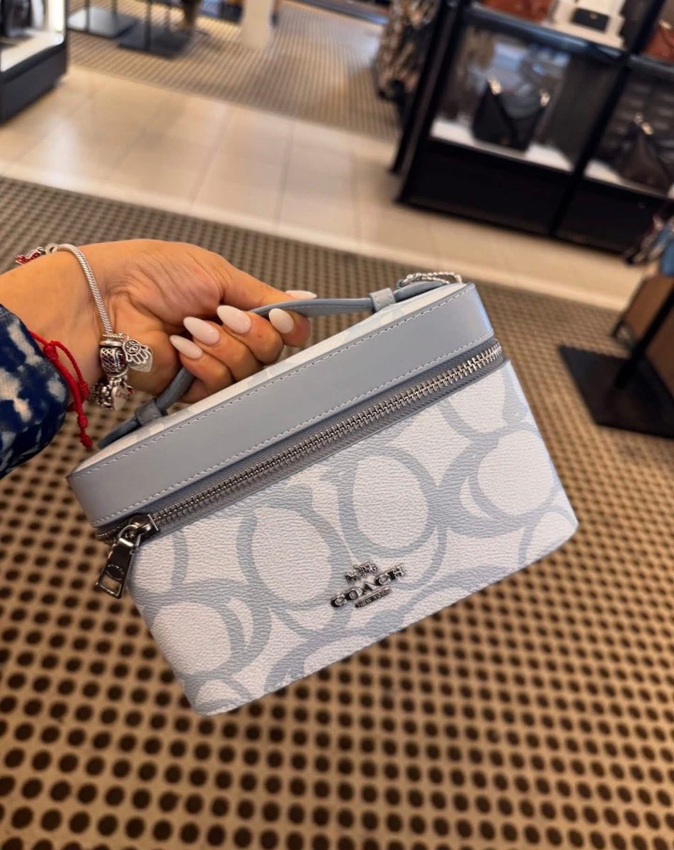 layxsnv's tweet image. This vanity by Coach is sooooo cute🥶🩵
