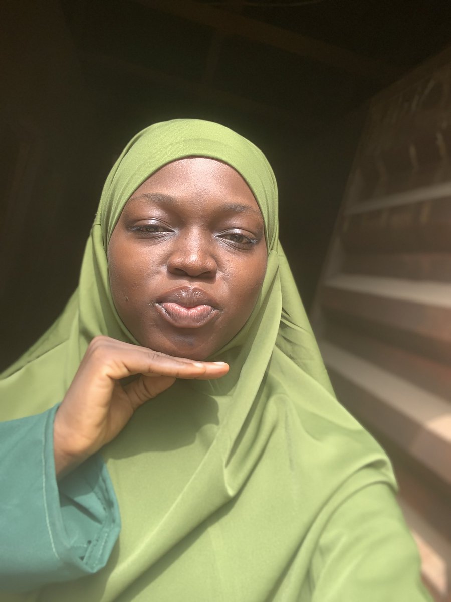 Guys please I beg you in the name of God help me like and retweet so I can win this book,🙏🏿