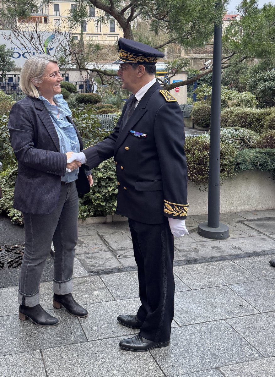 Image de Préfet des Hauts-de-Seine - Lors d’une visite à l’Institut de Santé de la Femme de l’Hôpital Foch, le sous‑préfet, Pascal Gauci,