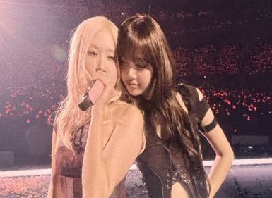 roseannepics's tweet image. 😭